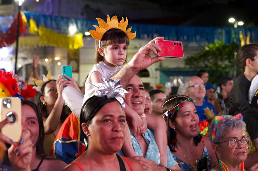 Quando o Carnaval do Brasil encontra o Ano Novo Chinês