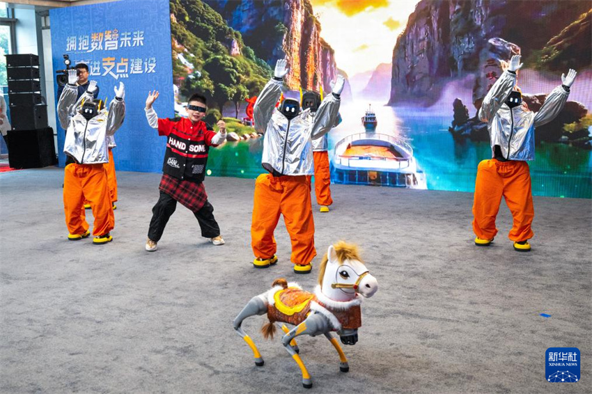 Diversos eVTOL e robôs humanoides fazem estreia em Wuhan