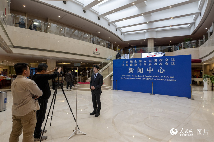 Centro de imprensa para as Duas Sessões anuais da China é inaugurado