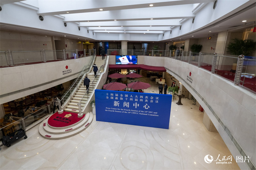 Centro de imprensa para as Duas Sessões anuais da China é inaugurado