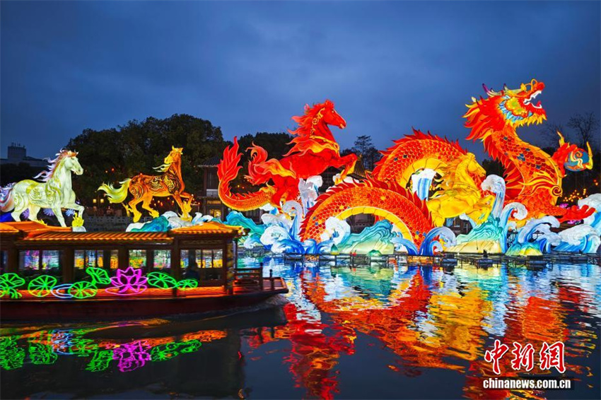 Nanjing brilha em um mar de luzes na véspera do Festival das Lanternas