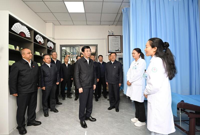 Mais alto conselheiro político destaca estabilidade social e modernização em Xinjiang, noroeste da China