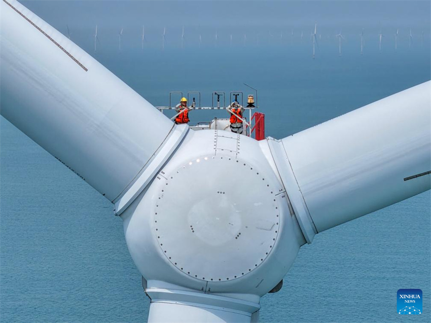 Manutenção em andamento em parque eólico offshore em Jiangsu visa garantir fornecimento estável de energia