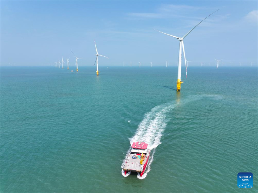 Manutenção em andamento em parque eólico offshore em Jiangsu visa garantir fornecimento estável de energia