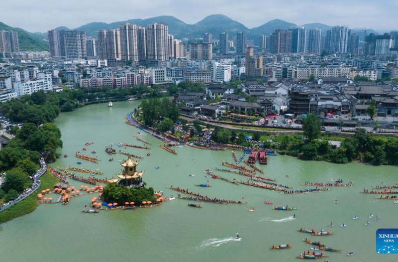Várias atividades temáticas de barcos-dragão realizadas na China