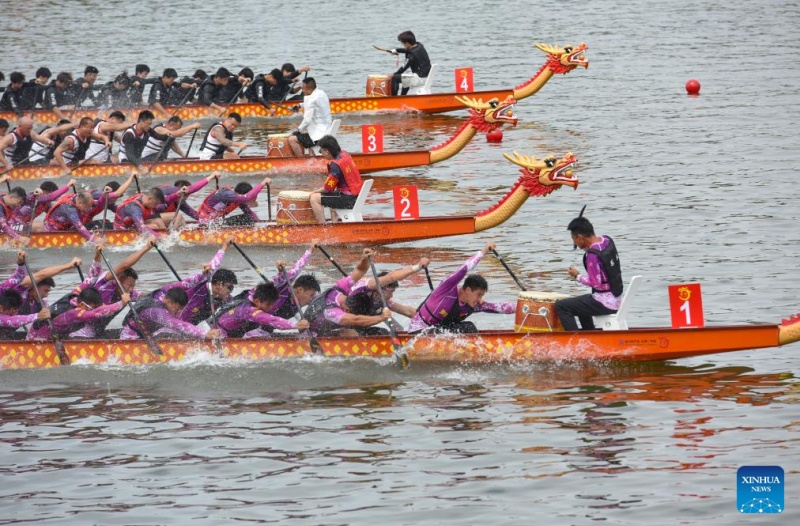 Várias atividades temáticas de barcos-dragão realizadas na China