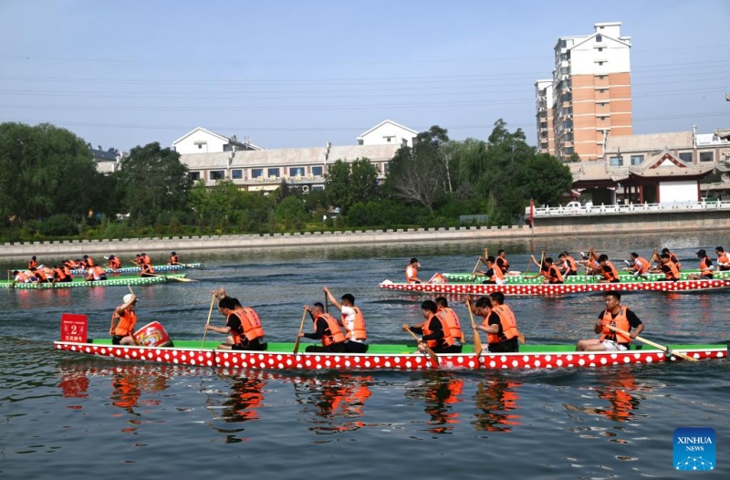 Várias atividades temáticas de barcos-dragão realizadas na China