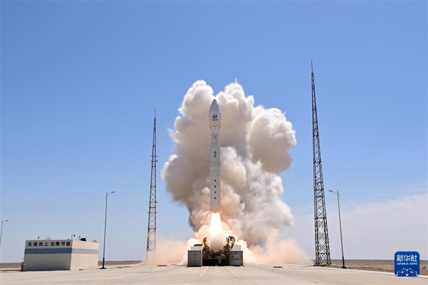 Foquete chinês coloca 8 satélites em órbita