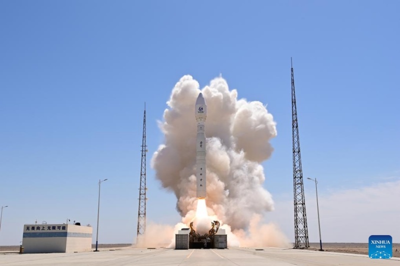 Foguete chinês coloca 8 satélites em órbita