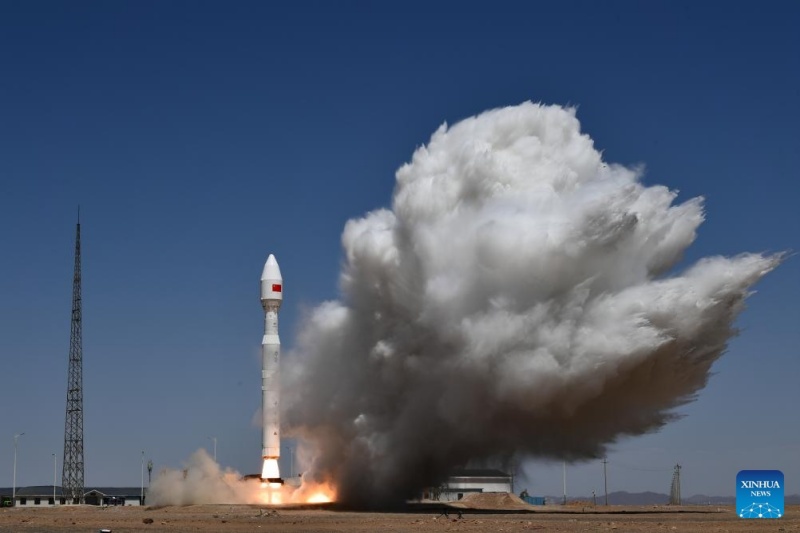 Foguete chinês coloca 8 satélites em órbita