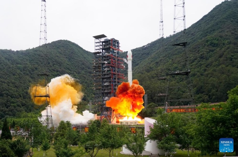 China lança novo satélite ao espaço