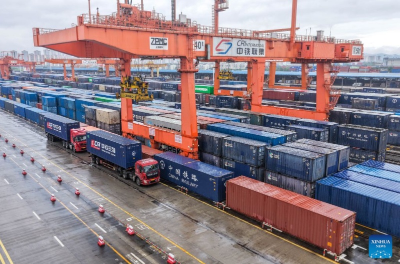 Chongqing aumenta capacidade de trens de carga China-Europa para facilitar exportação de automóveis