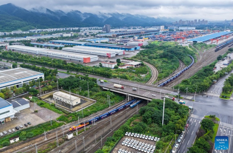 Chongqing aumenta capacidade de trens de carga China-Europa para facilitar exportação de automóveis
