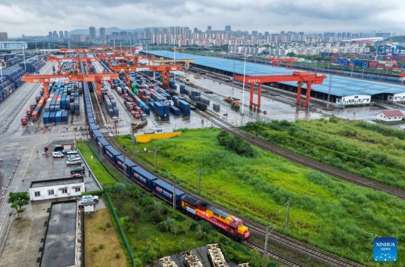 Chongqing aumenta capacidade de trens de carga China-Europa para facilitar exportação de automóveis