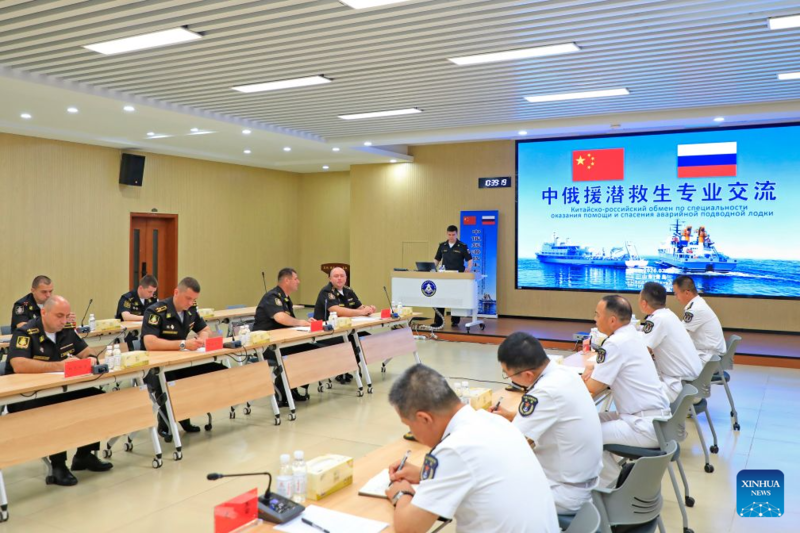 China e Rússia conduzem exercícios marítimos com força e fogo reais