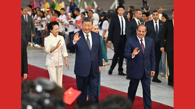 Xi Jinping chega ao Cairo para visita de Estado ao Egito