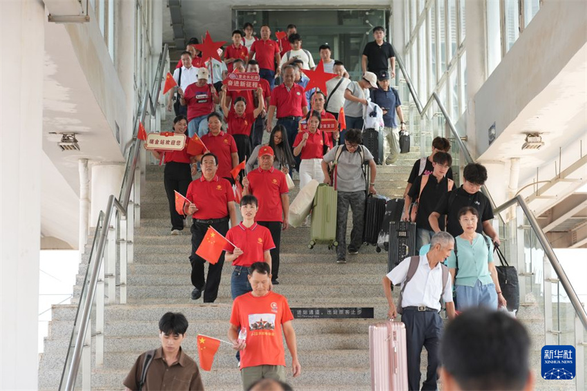Trem de alta velocidade conecta dois importantes locais revolucionários da Longa Marcha da China