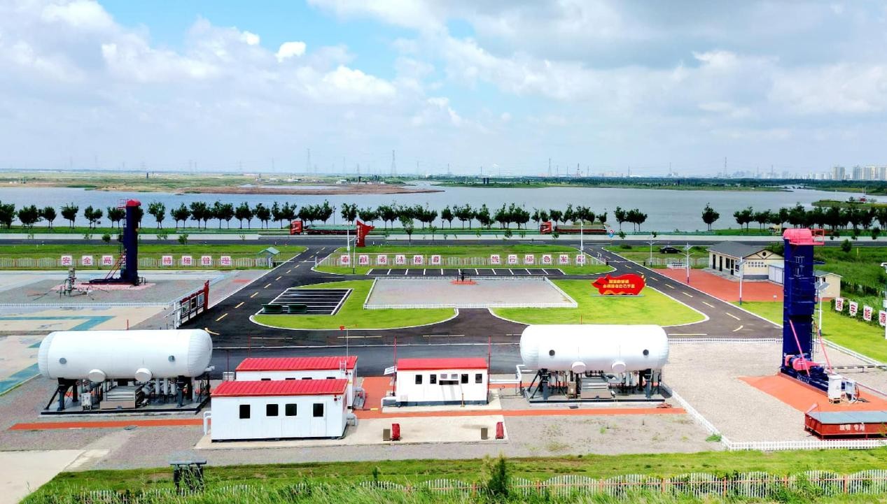 China transforma carbono em recurso para o desenvolvimento verdeEm maio deste ano, entrou em operação em Zhengzhou, na província de Henan, no centro da China, o primeiro projeto geotérmico de aquecimento do país a utilizar tecnologia de dióxido de carbono.