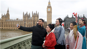 Reservas de viagens na China disparam para feriados prolongados, Europa aumenta nas preferências Com a aproximação do Festival do Meio-Outono e do feriado do Dia Nacional, o número de reservas de viagens de longa distância está disparando na China. 