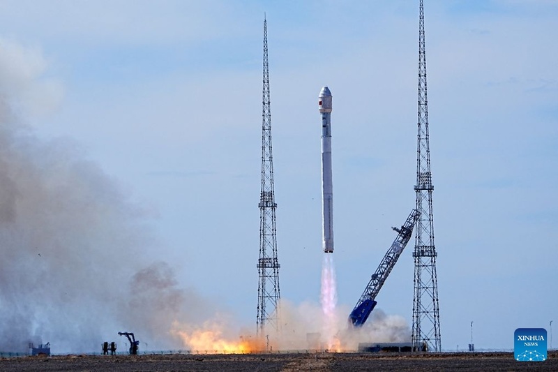 Foguete chinês Zhuque-2E transporta 10 satélites para o espaço