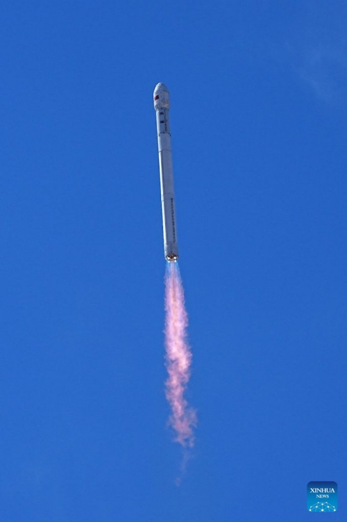 Foguete chinês Zhuque-2E transporta 10 satélites para o espaço
