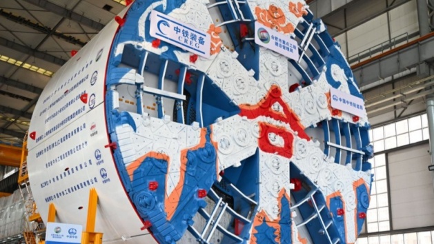 Tuneladora de diâmetro extragrande “China Railway 1662” sai da linha de produção em Zhengzhou