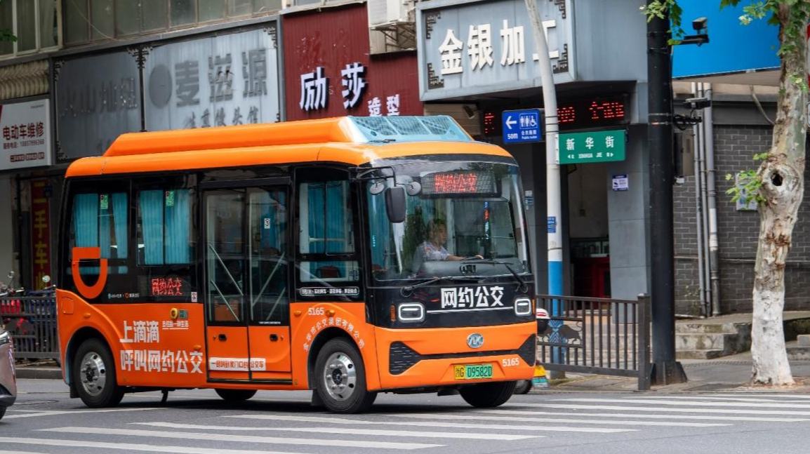 Mais de 200 milhões de viagens de mobilidade verde são realizadas diariamente na ChinaMetrôs, ônibus e bicicletas: essas combinações de transporte multimodal tornaram-se, discretamente, parte da rotina diária em muitas cidades chinesas.