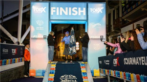 Corredor chinês Zhao Jiaju faz história em uma das provas de ultra-trail mais difíceis do mundoO ultramaratonista chinês de trail Zhao Jiaju venceu a Tor des Géants, prova de 330 quilômetros realizada na Itália, na quarta-feira, cruzando a linha de chegada em 65 horas, 55 minutos e 22 segundos e estabelecendo um novo recorde para o percurso.