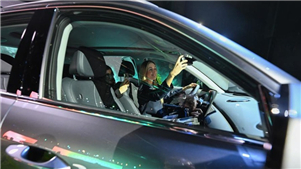 Fabricantes chineses Geely e NIO fazem parceria em carregamento e troca de bateriasA montadora chinesa Zhejiang Geely Holding Group Co., Ltd. informou na segunda-feira que firmou um acordo de cooperação estratégica abrangente com a NIO Holding Co., Ltd. sobre carregamento e troca de baterias.