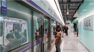 Beijing planeja digitalizar 95% da infraestrutura de transportes até 2030Beijing construirá um “cérebro inteligente de transportes”, aprofundando a aplicação de megadados (big data) e de grandes modelos de inteligência artificial. 