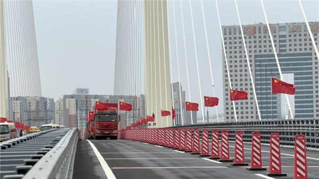Nova ponte na fronteira entre a China e a RPDC, sobre o rio Yalu, é aberta ao tráfego