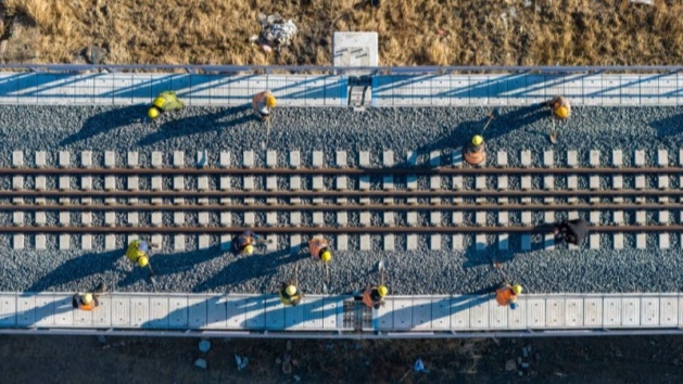 Heilongjiang: concluído assentamento de trilhos na grande ponte de Tongjiang